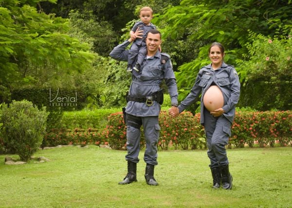 Fotos dos soldados Rogério e Letícia (com o pequeno Pedro) encantaram a internet por Venial Fotografia