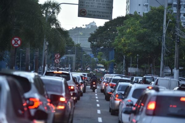 Trânsito congestionado na sexta-feira (21) pré-carnaval