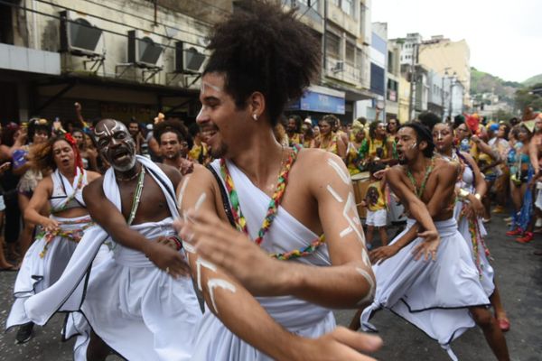 Bloco Afro Kizomba dançando pelas ruas de  Vitória. Crédito: Ricardo Medeiros 