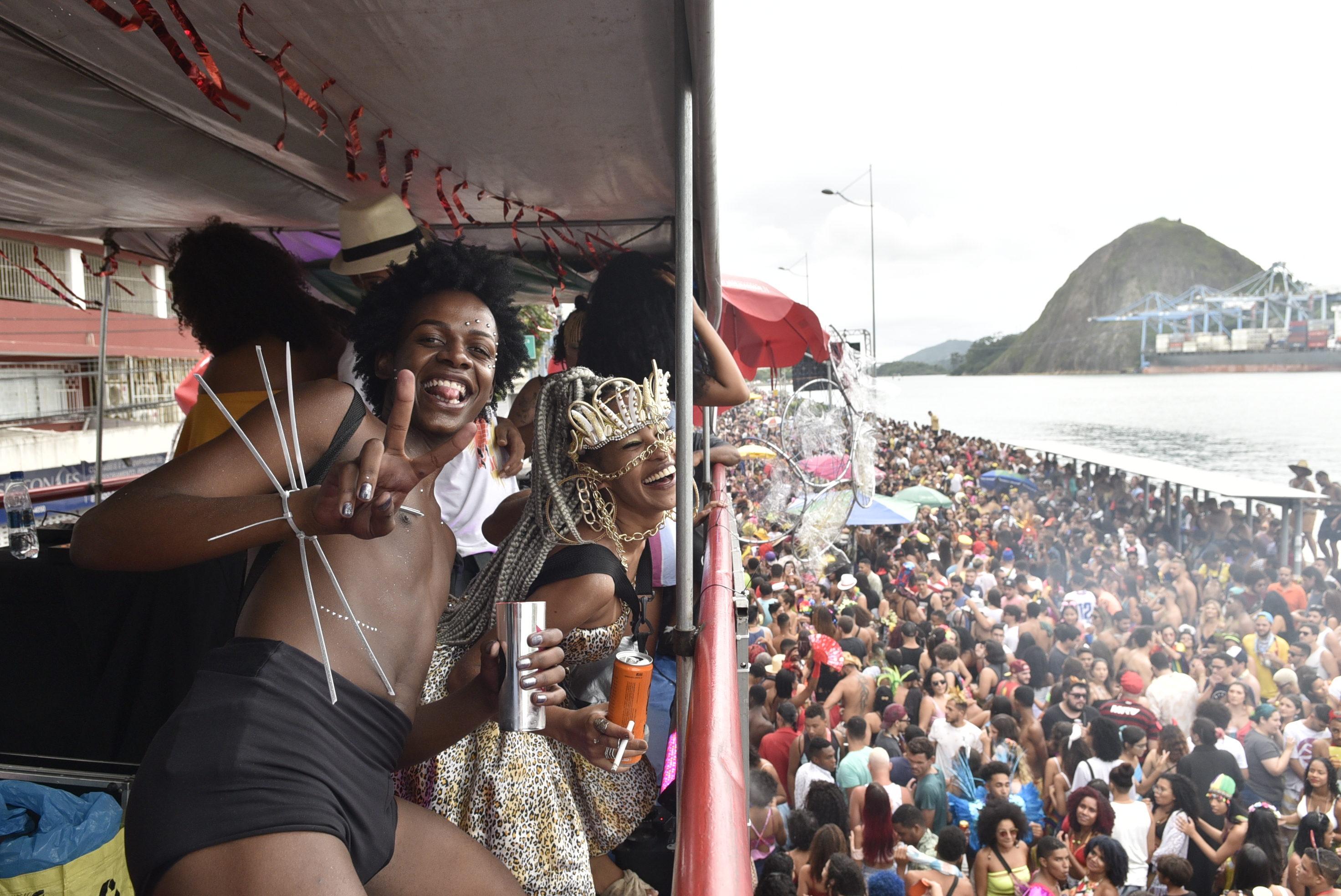 Desfile do bloco Bekoo das Pretas na avenida Beira-Mar  - Foto: Vitor Jubini - 