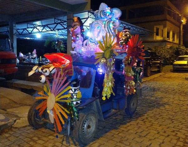 Carros alegóricos são destaque do carnaval em Alfredo Chaves, na Região Serrana do ES. Crédito: Telespectador da TV Gazeta