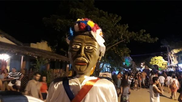 Bonecos gigantes são atração em carnaval de Itaúnas. Crédito: Bloco Itaúnas para sempre eu vou te amar/ Divulgação