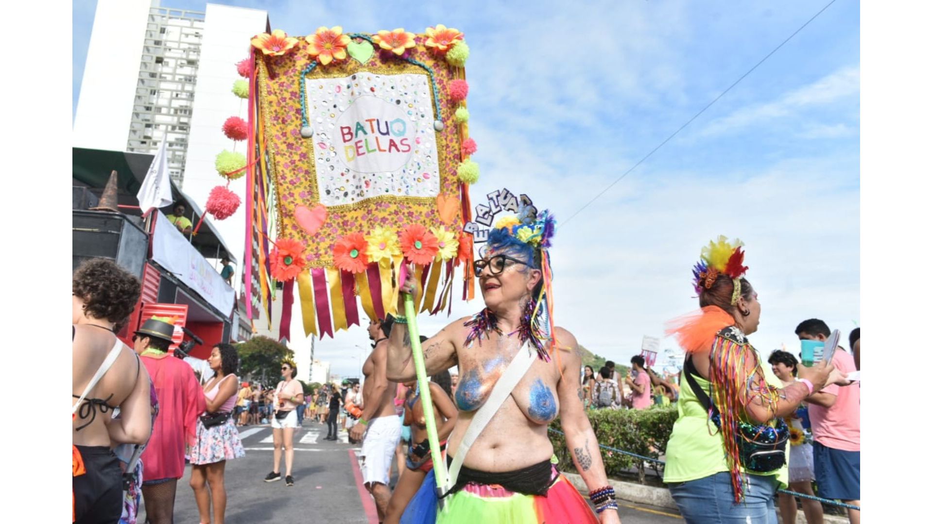 Tendência: Mulheres curtem o carnaval de peito aberto em Vitória