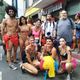 Diorgillis Henrique, 25, dentista, e Lucas Tofano, 25, cirurgião dentista, usaram a criatividade para produzir suas fantasias