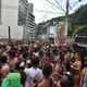 Diorgillis Henrique, 25, dentista, e Lucas Tofano, 25, cirurgião dentista, usaram a criatividade para produzir suas fantasias