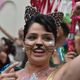 Diorgillis Henrique, 25, dentista, e Lucas Tofano, 25, cirurgião dentista, usaram a criatividade para produzir suas fantasias