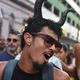 Diorgillis Henrique, 25, dentista, e Lucas Tofano, 25, cirurgião dentista, usaram a criatividade para produzir suas fantasias