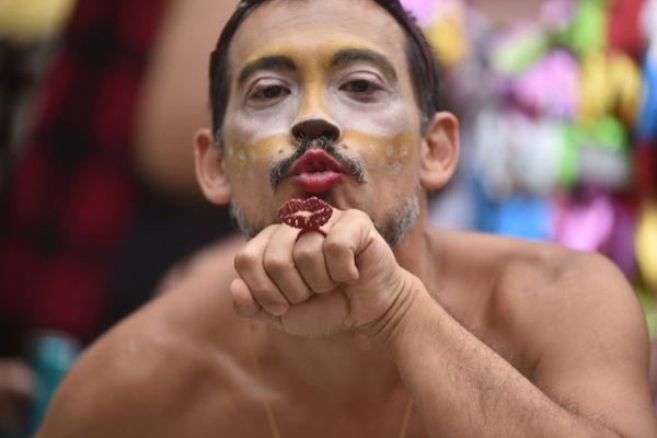 Não faltou ousadia e criatividade nas fantasias do Bloco Amigos da Onça