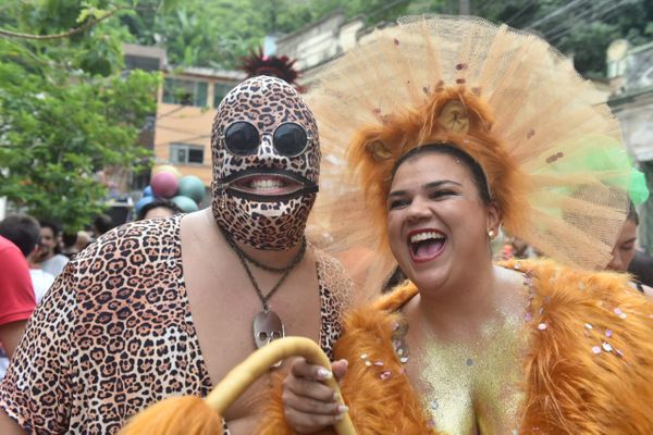 O bloco é Amigos da Onça e eles amigos de onça