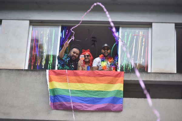 Teve quem curtiu o bloco de dentro de casa