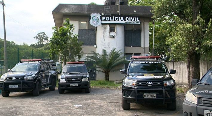 Segundo a Polícia Militar, a vítima foi socorrida pelo Samu e encaminhada ao Hospital São Lucas, em Vitória. O suspeito não foi localizado