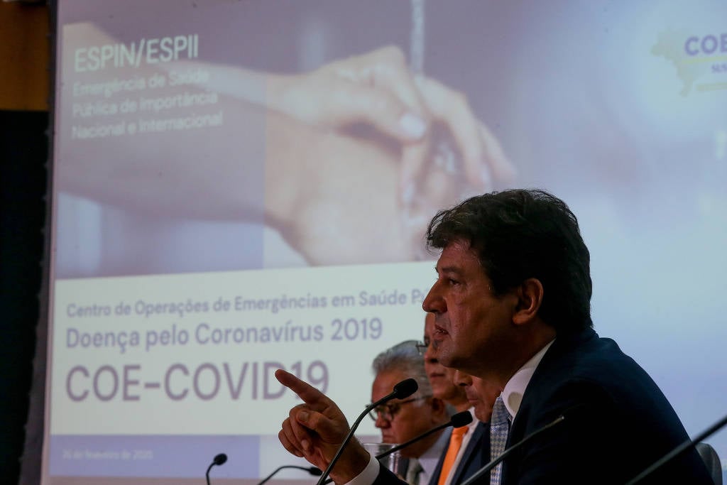 O ministro da Saúde, Luiz Henrique Mandetta, durante coletiva de imprensa para falar sobre as medidas tomadas pelo governo em relação ao coronavírus 