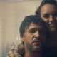 Imagem - Rafa Kalimann e Léo Chaves trocam beijos e se casam em clipe do cantor