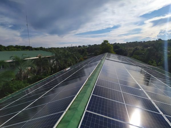 Cerca de 500 igrejas e templos da Maranata, no Brasil, são abastecidos com a energia gerada a partir de placas fotovoltaicas. Crédito: Divulgação