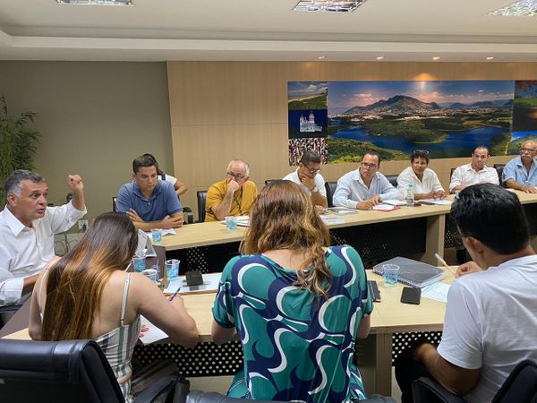 Reunião do prefeito Audifax Barcelos, com a presença de Cabo Porto, em Residencial Jacaraípe, um dia antes do acidente em que Cabo Porto faleceu. Crédito: Divulgação
