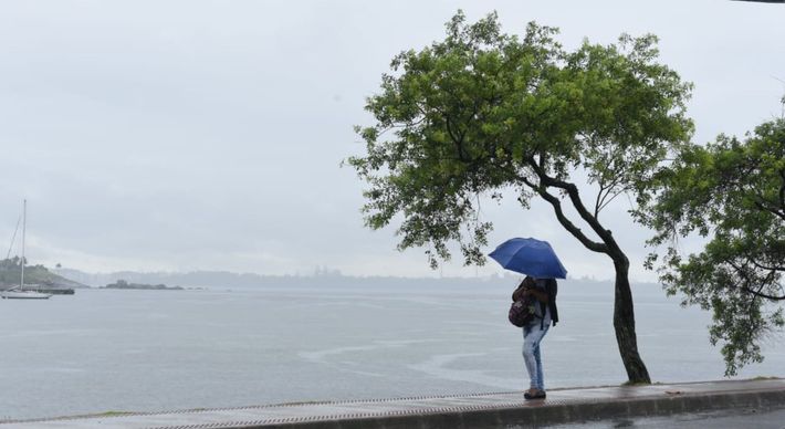 Segundo o Instituto Climatempo, a média mínima prevista é de 19,7°C e a média máxima prevista é de 26,7°C; julho termina deixando a marca de recorde de frios e manhãs geladas