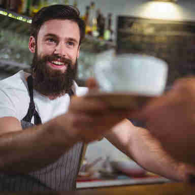 Imagem - Emprego de verão: 238 vagas em bares, hotéis e parques aquáticos no ES