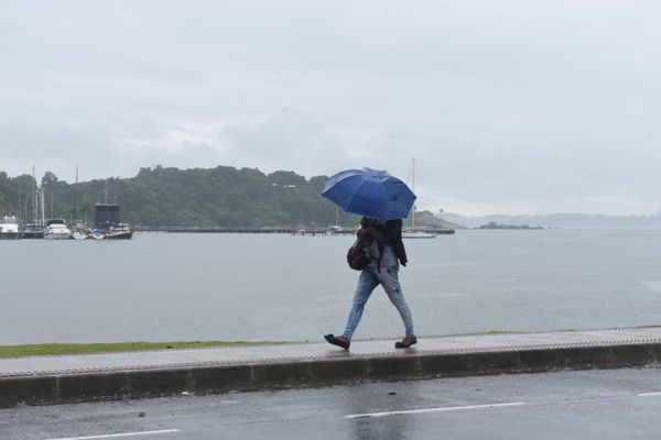 Dia chuvoso causado pela chegada de uma frente fria - Vitória/ES