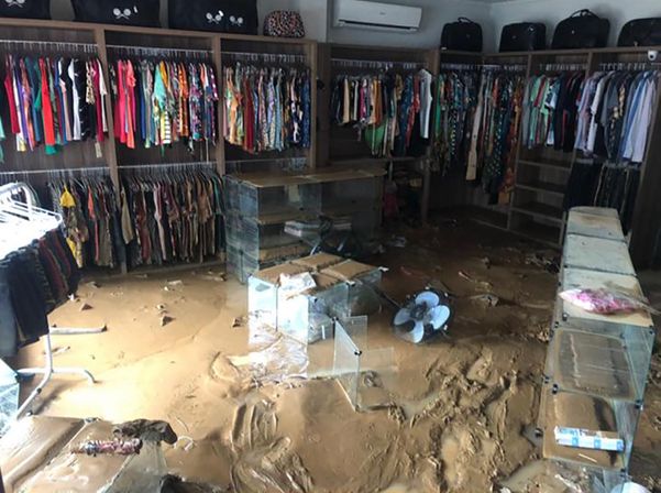 Loja de roupas atingida pelas chuvas em Iconha