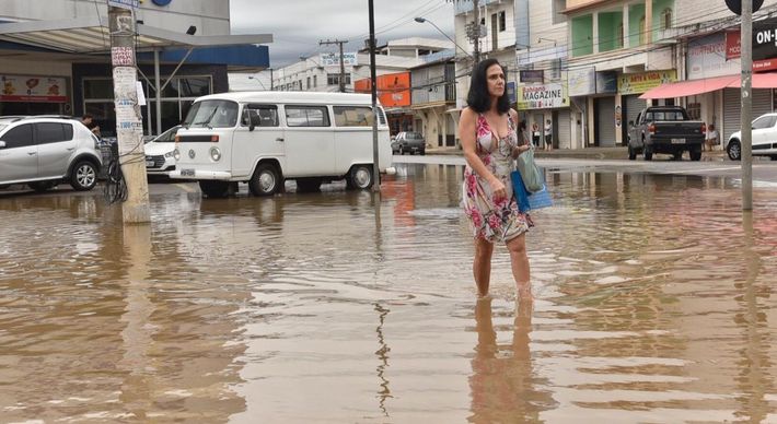 Municípios registraram índices pluviométricos alarmantes e alerta de chuva segue em várias cidades do Estado