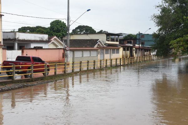 Água invadiu as ruas do bairro Nova América, em Vila Velha . Crédito: Ricardo Medeiros