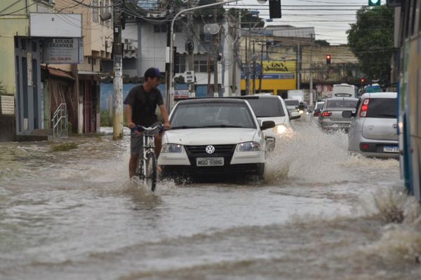 Consequências das fortes chuvas em Vila Velha por Vitor Jubini