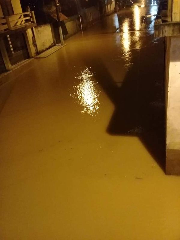 Efeitos da chuva em Mimoso do Sul por Internauta