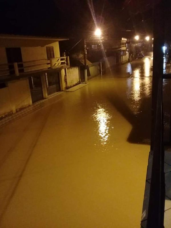 Efeitos da chuva em Mimoso do Sul por Internauta