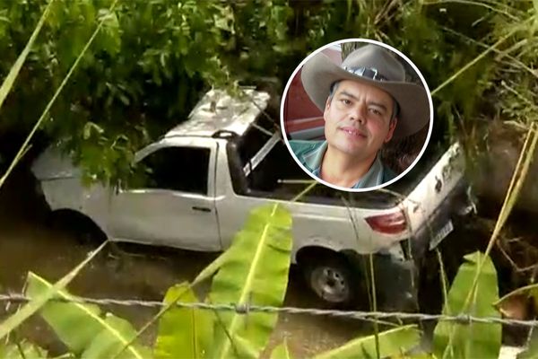 Gustavo Leite teve o carro arrastado pela força da água em Cariacica. Crédito: Reprodução/TV Gazeta