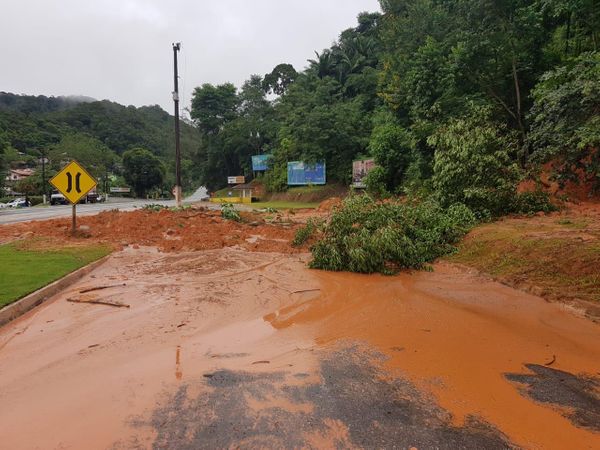 Imagens mostram destruição em Marechal Floriano por Divulgação/ Marechal Floriano