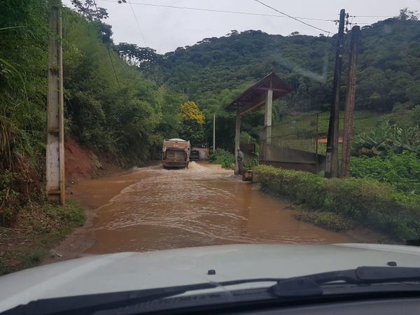 Imagens mostram destruição em Marechal Floriano por Divulgação/ Marechal Floriano