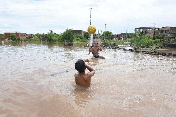 Ruas alagadas no bairro São Conrado, Vila Velha por Ricardo Medeiros