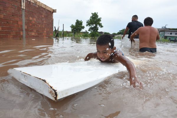 Ruas alagadas no bairro São Conrado, Vila Velha por Ricardo Medeiros