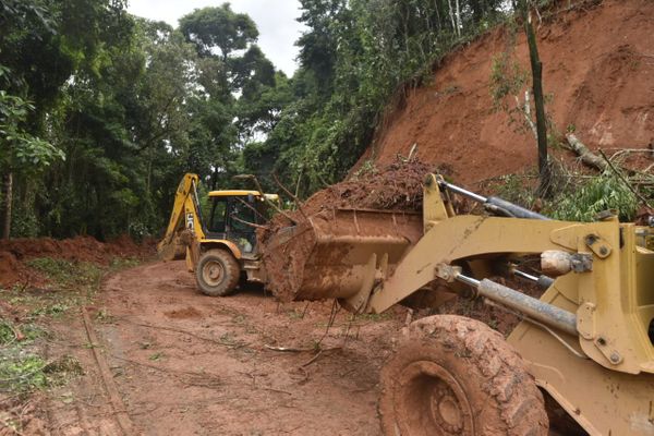  Rodovia ES 146, que liga Marechal Floriano a Alfredo Chaves, está com mais de 20 pontos com deslizamento de barreiras por Vitor Jubini