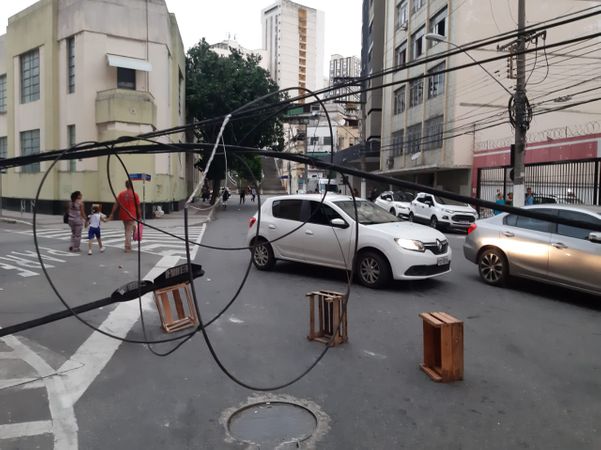 Fios caídos complicaram o trânsito no Centro de Vitória nesta terça-feira (3) por Geraldo Nascimento