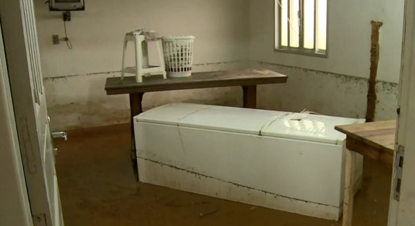 Moradores voltam a ter casas invadidas por enchente em Alfredo Chaves. Crédito: Reprodução/ TV Gazeta