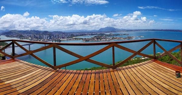 Morro do Moreno, reduto de aventureiros em Vila Velha. Crédito: Reprodução/ instagram @eco_vertical