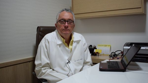 Carlos Urbano, infectologista