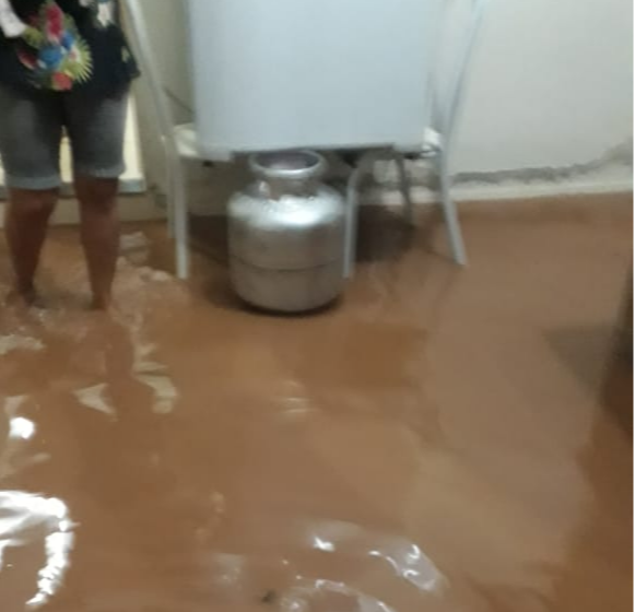 Cerca de 80 residências ficaram alagadas . Crédito: Leitor