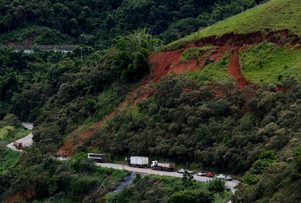 Data: 05/03/2020 - ES - Domingos Martins  - Trecho da BR - 262, km 36, Domingos Martins, onde houve deslizamento causado pelas chuvas - Editoria: Cidades - Foto: Ricardo Medeiros - GZ por Ricardo Medeiros