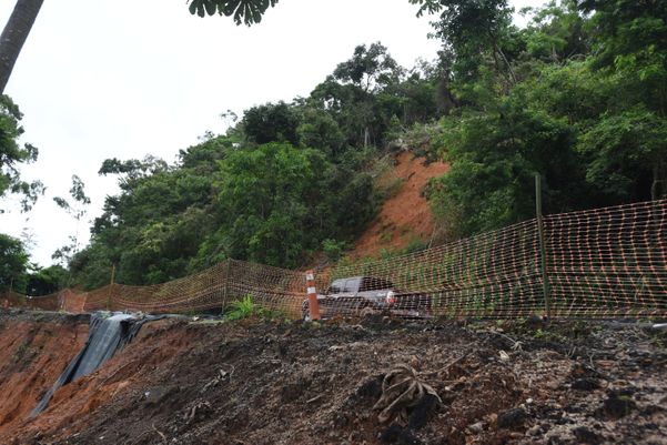 Data: 05/03/2020 - ES - Viana  - Trecho da BR - 262, km 27, Viana, onde houve deslizamento causado pelas chuvas - Editoria: Cidades - Foto: Ricardo Medeiros - GZ por Ricardo medeiros