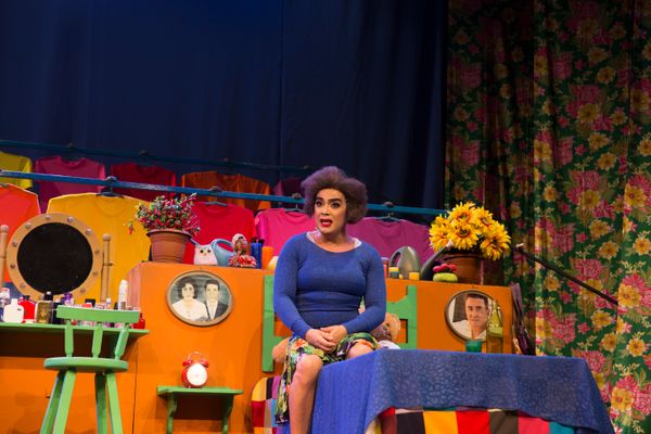 Lindsay Paulinho como Rose, na peça