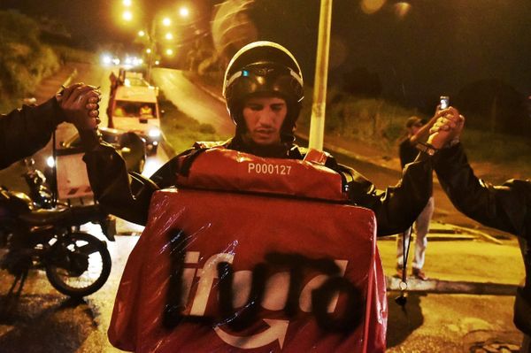 Motoboys protestam por morte de Ramona, atropelada em Vila Velha por um motorista embriagado por Fernando Madeira