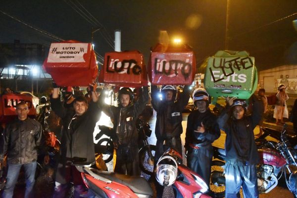 Motoboys protestam por morte de Ramona, atropelada em Vila Velha por um motorista embriagado por Fernando Madeira