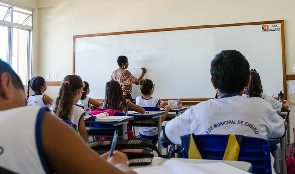 Prefeitura da Serra abre concurso pra selecionar professores.