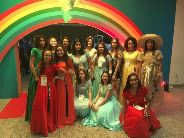 Ramona Bergamini participava da Ordem Internacional do Arco-Íris, organização da maçonaria voltada para meninas com idade entre 11 e 21 anos. Crédito: Reprodução/ Facebook Ramona Bergamini