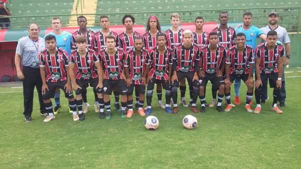 Elenco do Serra, na Copa São Paulo Jr. de 2020. Crédito: Serra FC/Arquivo pessoal