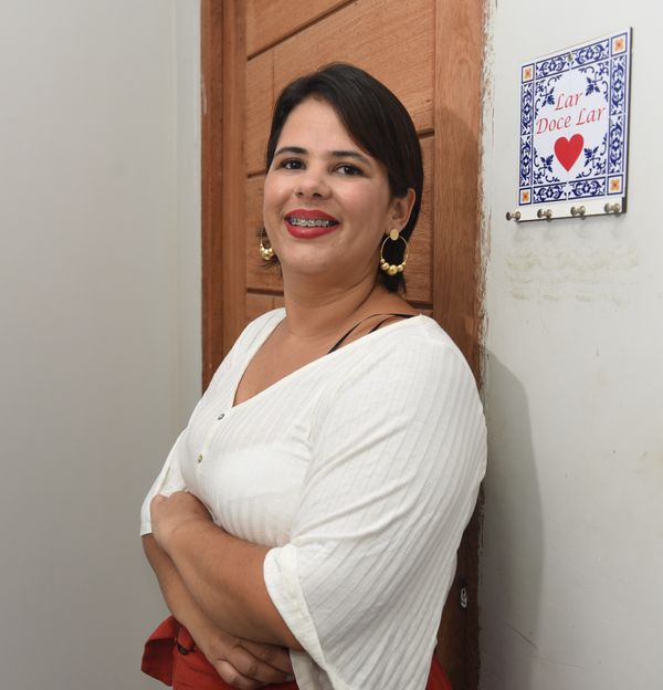 Tatiani Paixão, é recepcionista de hotel. Crédito: Ricardo Medeiros