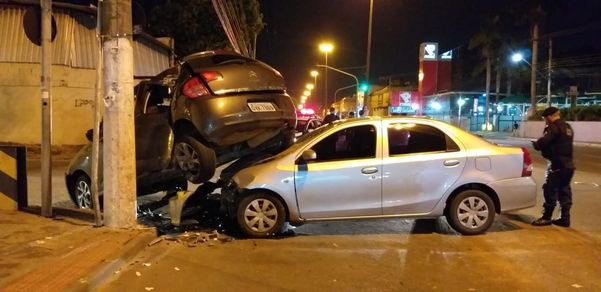 Acidente na Avenida Carlos Lindenberg, em Vila Velha por Internauta