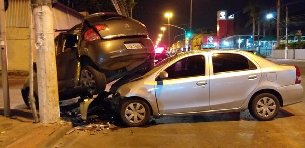 Acidente na Avenida Carlos Lindenberg, em Vila Velha por Internauta